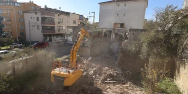 Kocaeli Çayırova’da metruk binalar yıkılıyor