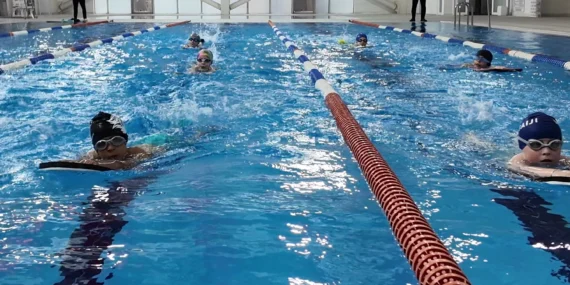 Kocaeli Çayırova’da yüzme havuzuna 20 bin kişi ilgi gösterdi