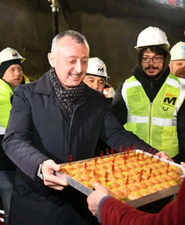 Kocaeli'de Başkan Büyükakın’dan baklavalı sürpriz ziyaretler