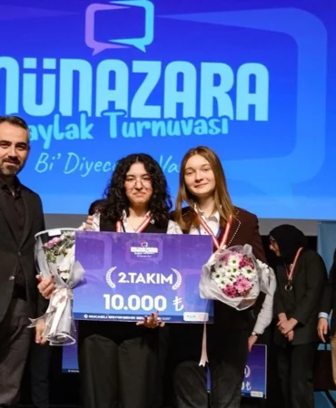 Kocaeli’de genç münazırlar, “Bi’ Diyeceğim Var” dedi