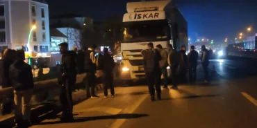 Kocaeli'de motosikletin yayaya çarptığı kazada 2 kişi öldü