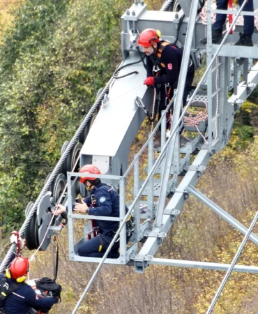 Kocaeli'de teleferik hattında nefes kesen kurtarma tatbikatı