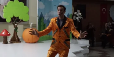 Kocaeli İzmit'te Çocuk Hakları Gününe özel tiyatro gösterisi