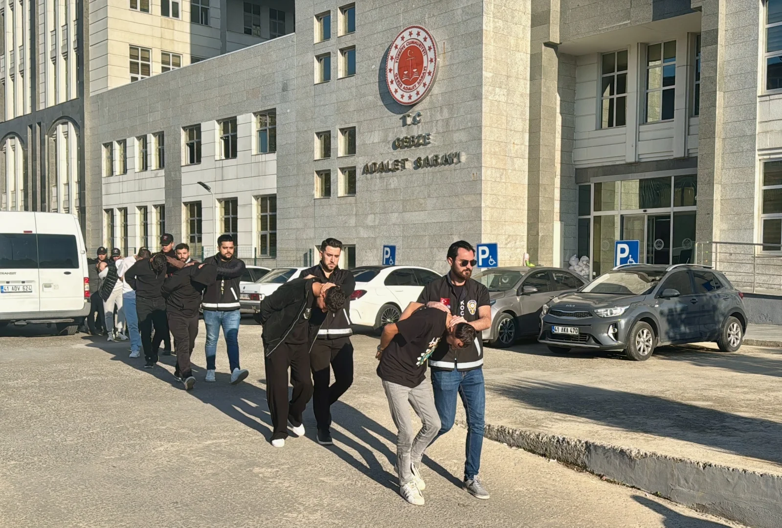 Kocaeli merkezli "bungalov dolandırıcılığı" operasyonunda 23 zanlı tutuklandı