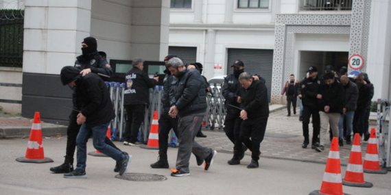 kocaeli-merkezli-yasa-disi-bahis-operasyonunda-24-zanli-tutuklandi-mQGs5peu.jpg