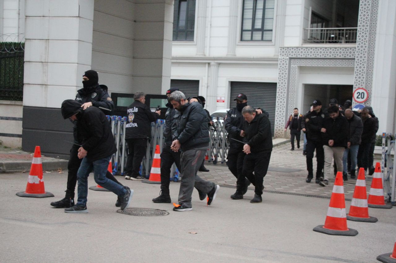 kocaeli-merkezli-yasa-disi-bahis-operasyonunda-24-zanli-tutuklandi-mQGs5peu.jpg