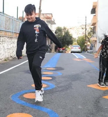 Konak Belediyesi’nden okul yollarında renkli çalışma