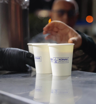 Konak Belediyesi’nden sıcak çorba ikramı