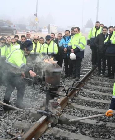 Konya'da tarihi adım... KONYARAY banliyö hattında ray birleştirme kaynağı yapıldı