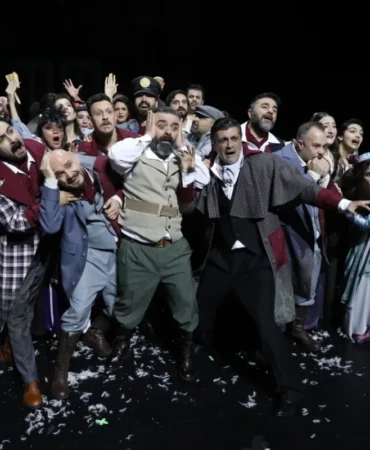 Konya Şehir Tiyatrosu’ndan 43 Bini Aşkın Sanatsever