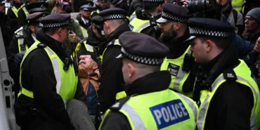 Londra’da “Yasağı Kaldırın” Eylemi düzenlendi