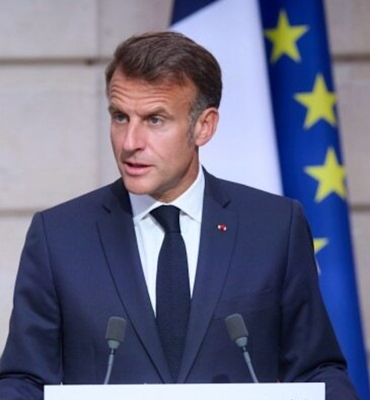 Macron: Teröristler özgürlüklerimizi yok etmek ve bizi bölmek istedi