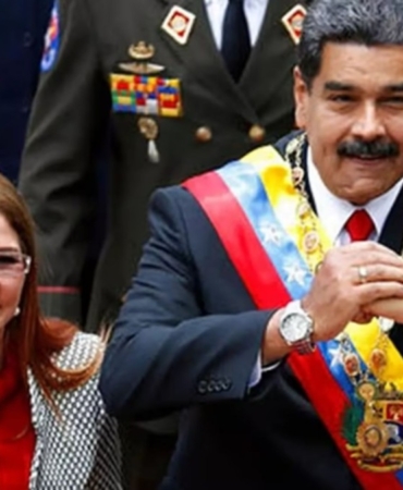 Maduro ve eşi Flores New York Kuzeyindeki Stewart Hava Üssü’ne indirildi