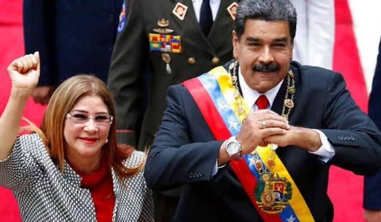 Maduro ve eşi Flores New York Kuzeyindeki Stewart Hava Üssü’ne indirildi