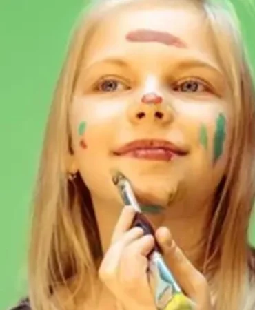 Makyaj yaşı 7–8'e düştü... Dijital içerikler çocukları etkiliyor