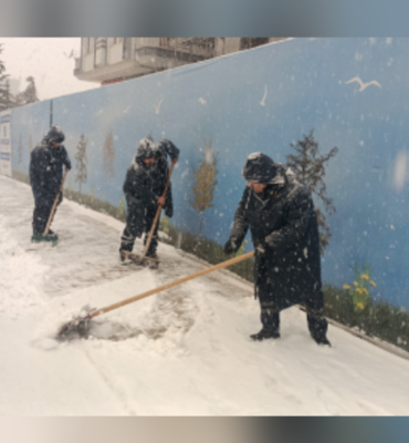 Malatya'da karla mücadele çalışmaları devam ediyor