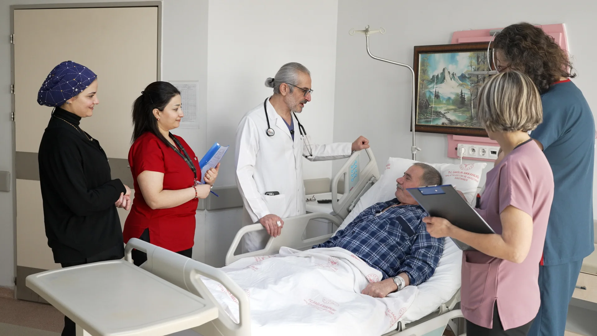 Malatya'da yüksekten düşme sonucu aort damarı yırtılan hasta ameliyatla sağlığına kavuştu