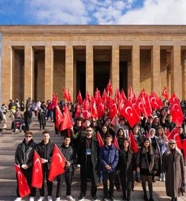 Maltepe Belediyesi, öğrencileri Anıtkabir'e götürdü