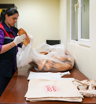 Maltepe’de ihtiyaç sahiplerine ücretsiz ekmek desteği sağlanıyor