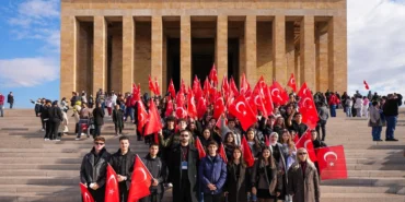 Maltepeli öğrenciler istedi, yerel yönetim Anıtkabir’e götürdü