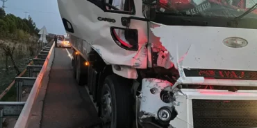 Manisa'da kamyonun çarptığı traktördeki 1 kişi öldü, 6 kişi yaralandı