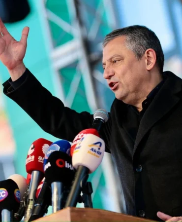 Manisa'da Özgür Özel'den toplu açılışlar