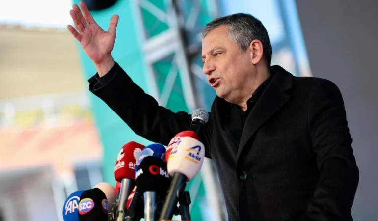 Manisa'da Özgür Özel'den toplu açılışlar