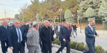 Mansur Yavaş Hacı Bayram esnafıyla buluştu