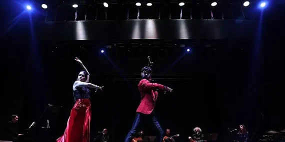 Mavi Siyah’tan ritim ve zerafetin buluştuğu unutulmaz gece