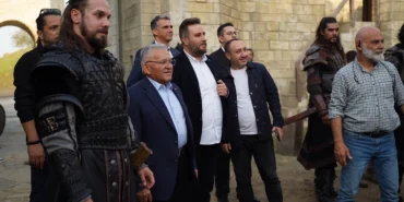 Memduh Büyükkılıç'tan İstanbul'da film platosuna ziyaret