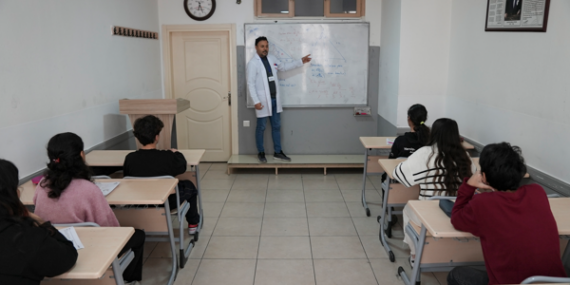 Mersin Büyükşehir Belediyesi’nden öğrencilere destek