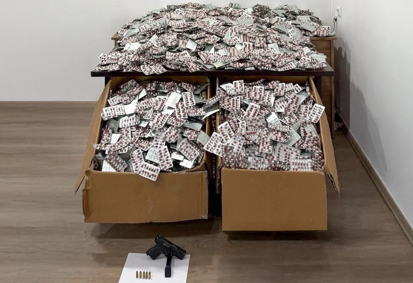 Mersin'de 448 bin uyuşturucu hap ele geçirildi