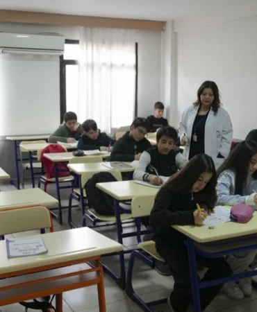 Mersin'de 8 bin 600 öğrenciye ücretsiz sınav desteği