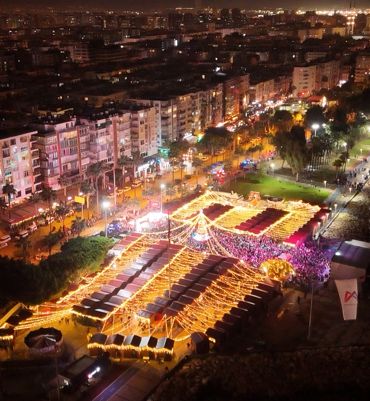 Mersin'de yeni yıl 'Yılbaşı Sokak Partisi' ile karşılandı