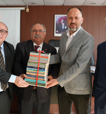 Mersin’deki şiir yarışmasında ödüller sahiplerini buldu