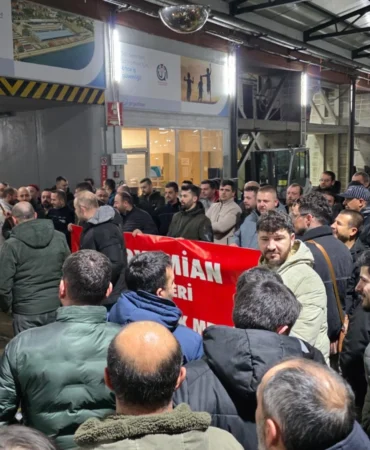 Metal işçileri 4. kez iş bırakıyor! 43 fabrikada üretim 1 saatliğine durdu!