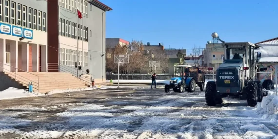 Midyat’ta Yoğun Kar Yağışına Karşı Seferberlik