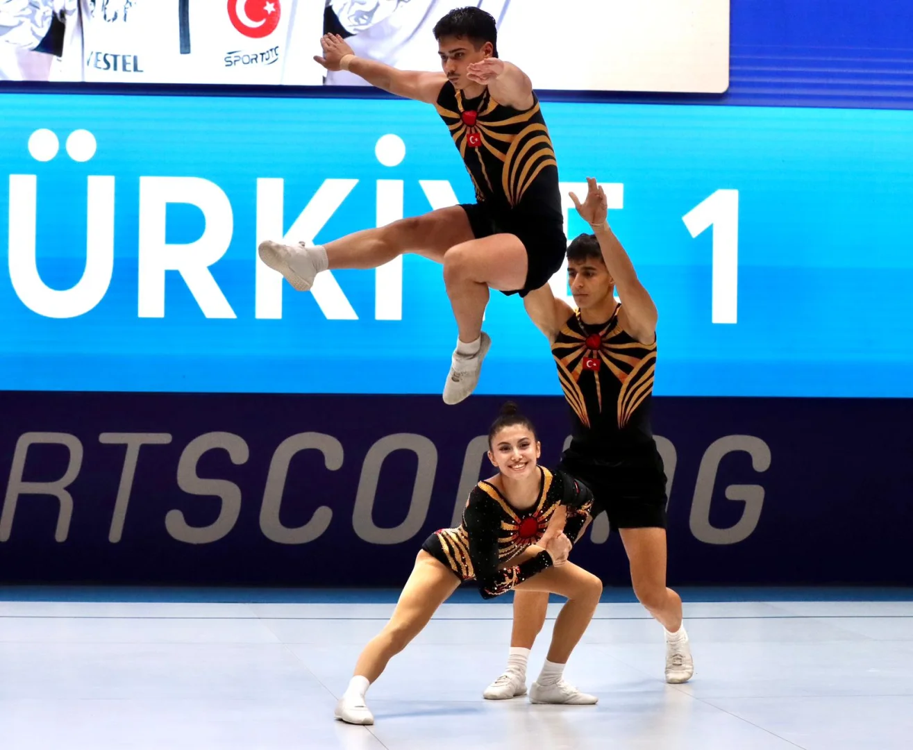 Milli aerobik cimnastikçiler, Avrupa Şampiyonası'nda adlarını finale yazdırdı