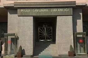 MSB: Dünyada ilk kez insansız bir savaş uçağı ile havadaki bir hedef vuruldu