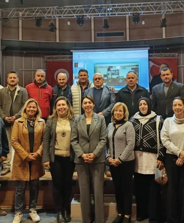 Muğla Büyükşehir'den muhtarlara akademik destek