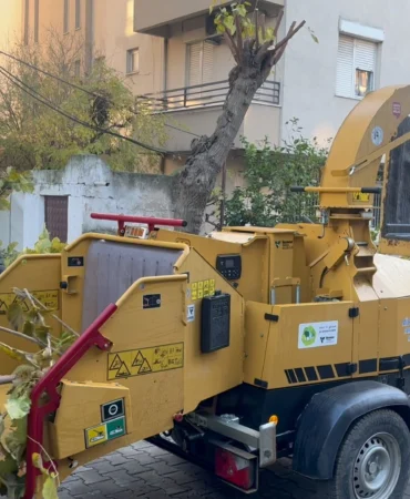 Muğla Milas'ta dal öğütme makinesi hizmette