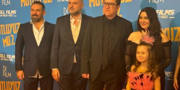 mutluyuz-mu-sinemasinin-galasi-yapildi-Jxnwdure.jpg