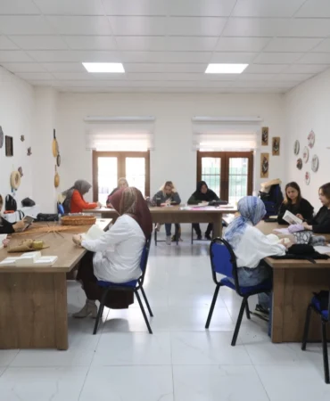 Nevşehir Belediyesi kursiyerlerine kitap okuma etkinlği
