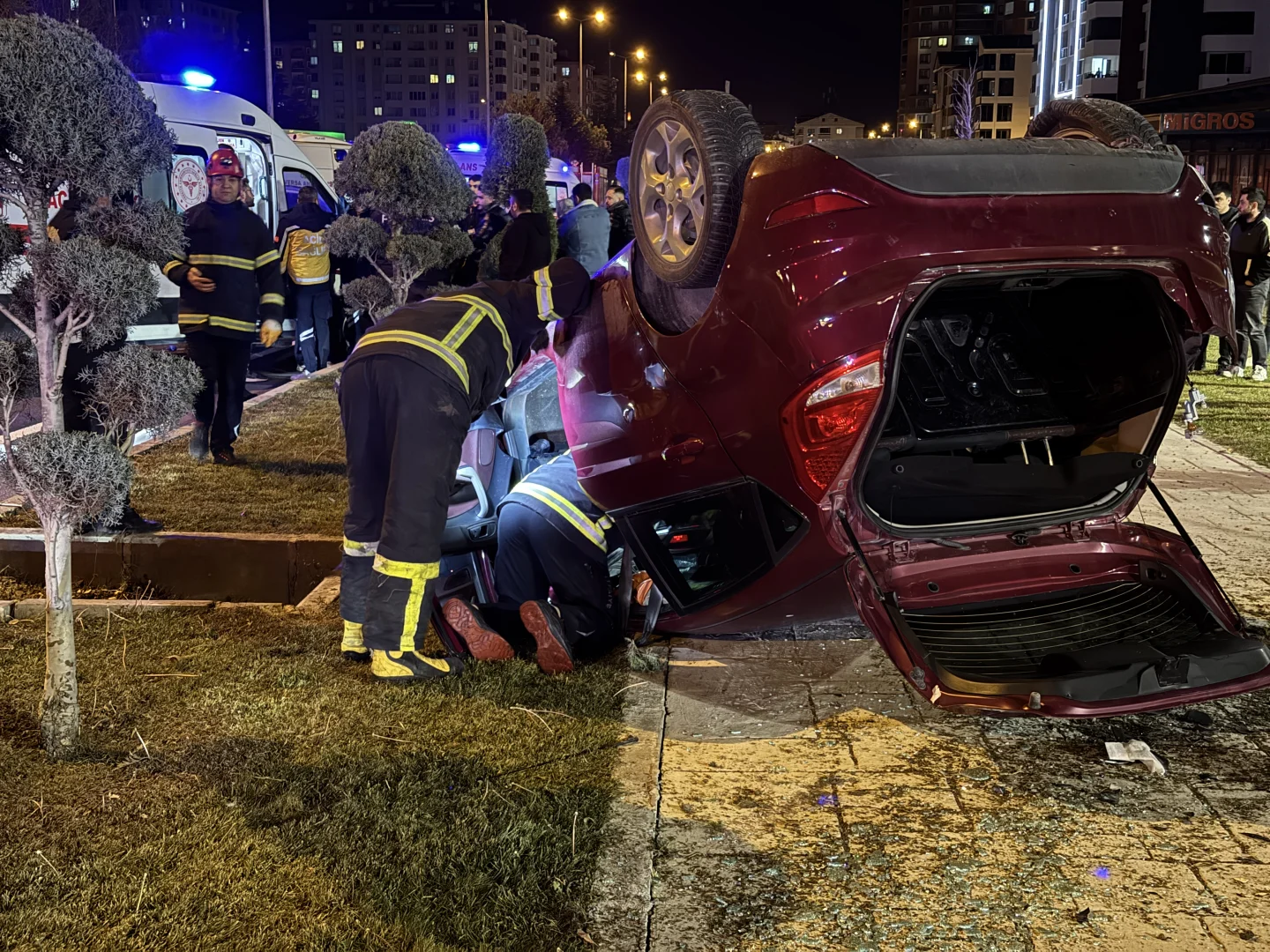 Nevşehir'de kavşakta çarpışan iki otomobildeki 4 kişi yaralandı
