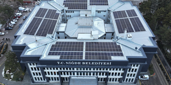 Niğde Belediyesi hizmet binasında fosil yakıt kullanımını sonlandırdı