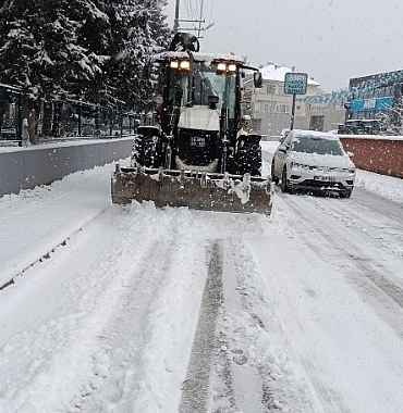 Nilüfer’de kar yağışına karşı kesintisiz mesai