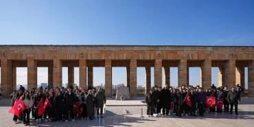 Öğrenciler istedi, Maltepe Belediyesi Anıtkabir’e götürdü