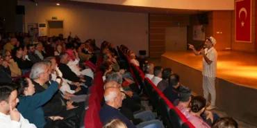 Öğretmenlere 'Çiğli Komedi Akşamları' neşeli gece yaşattı