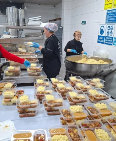 Ordu aşevi her gün 1000 vatandaşa sıcak yemek ulaştırıyor