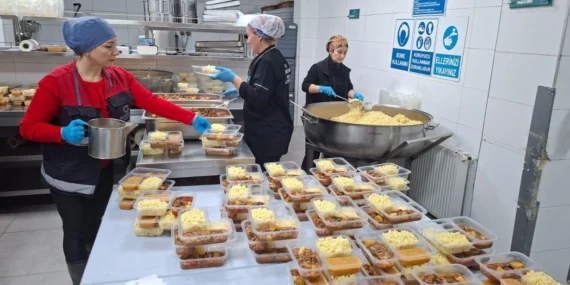 Ordu aşevi her gün 1000 vatandaşa sıcak yemek ulaştırıyor